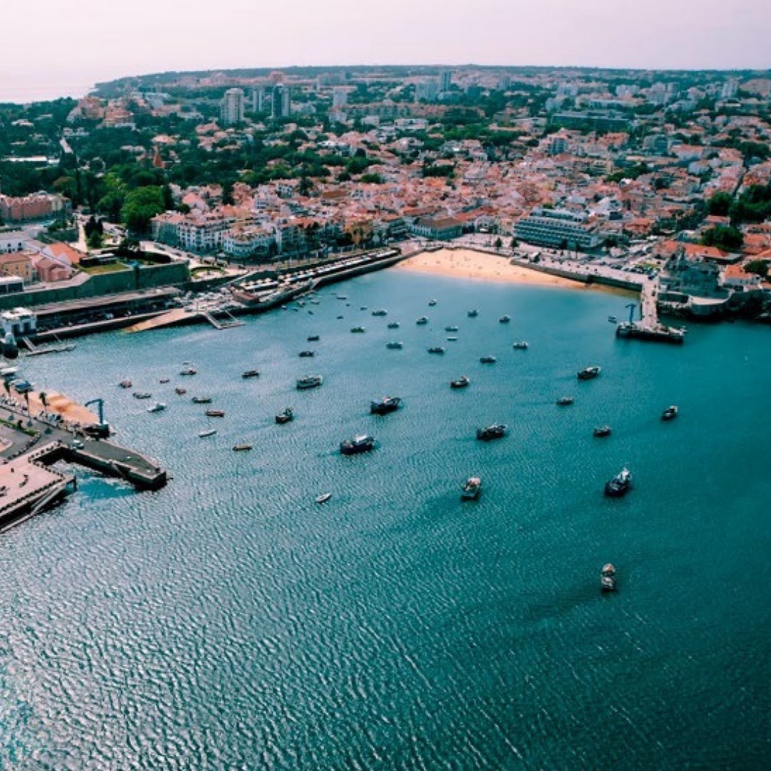 Vista aérea da Baía de Cascais e da vila
